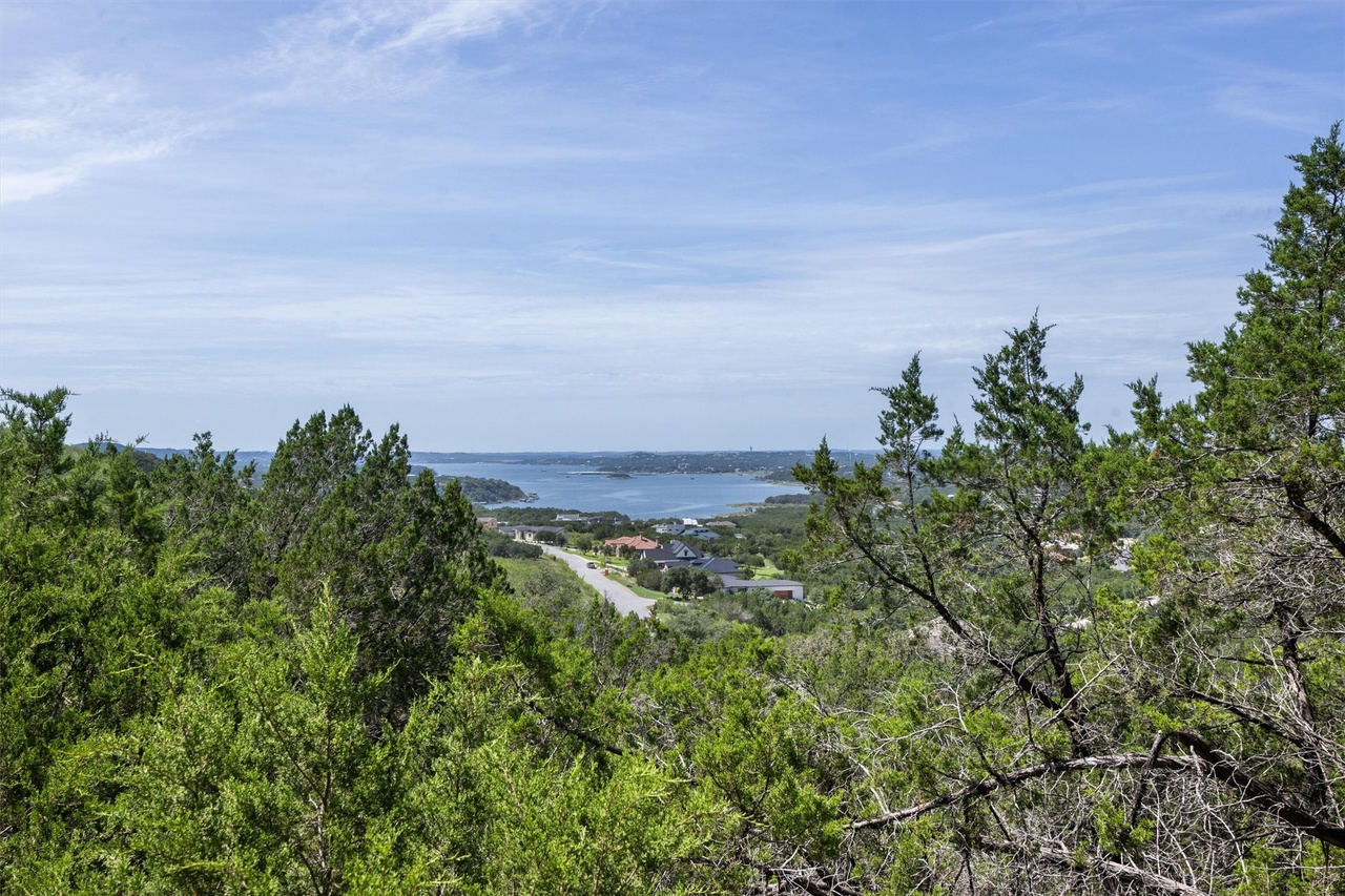 Ranch Hills — Lake Travis panoramic view