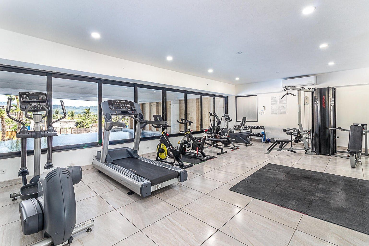 Pedregal Towers fitness center